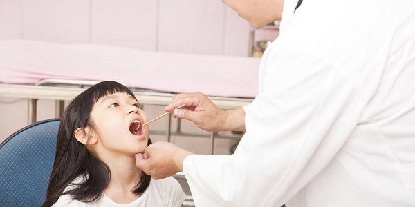 Lý do trẻ hay bị viêm họng tái đi tái lại